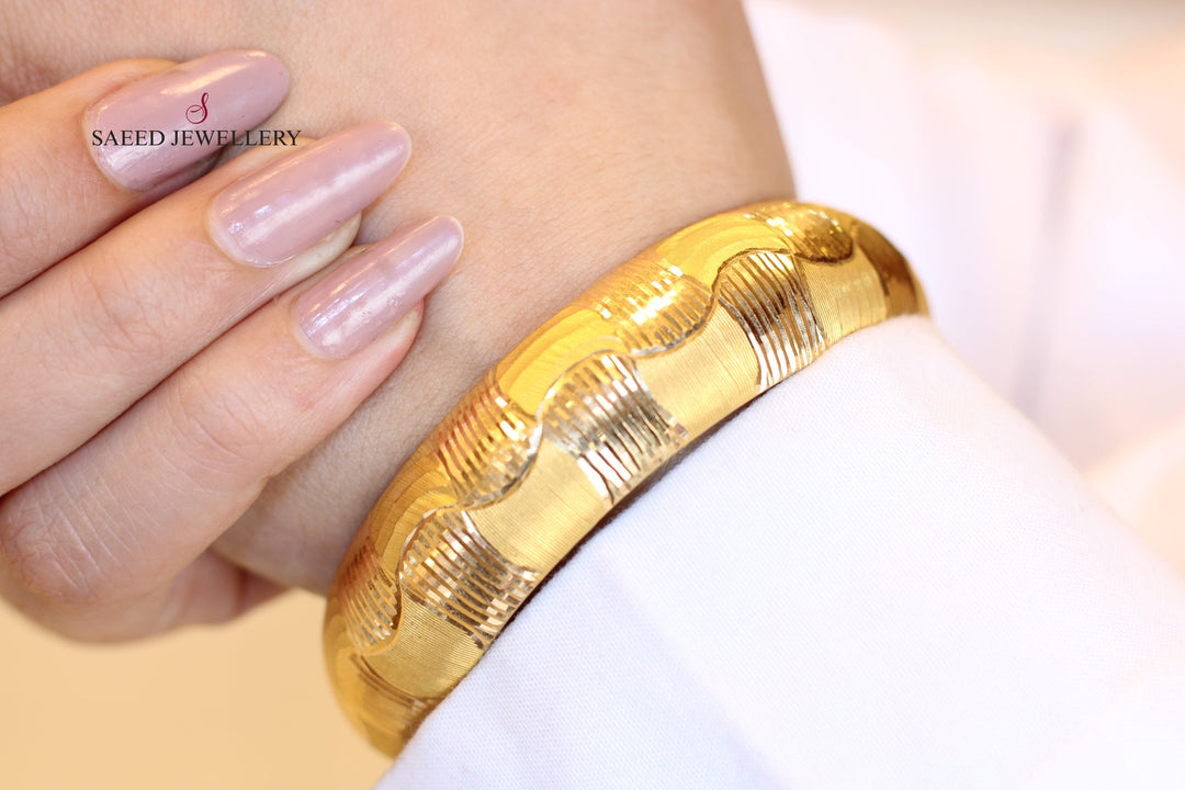 21K Bold Bangle Made of 21K Yellow Gold by Saeed Jewelry-سحبة-كنتور-عريض-1