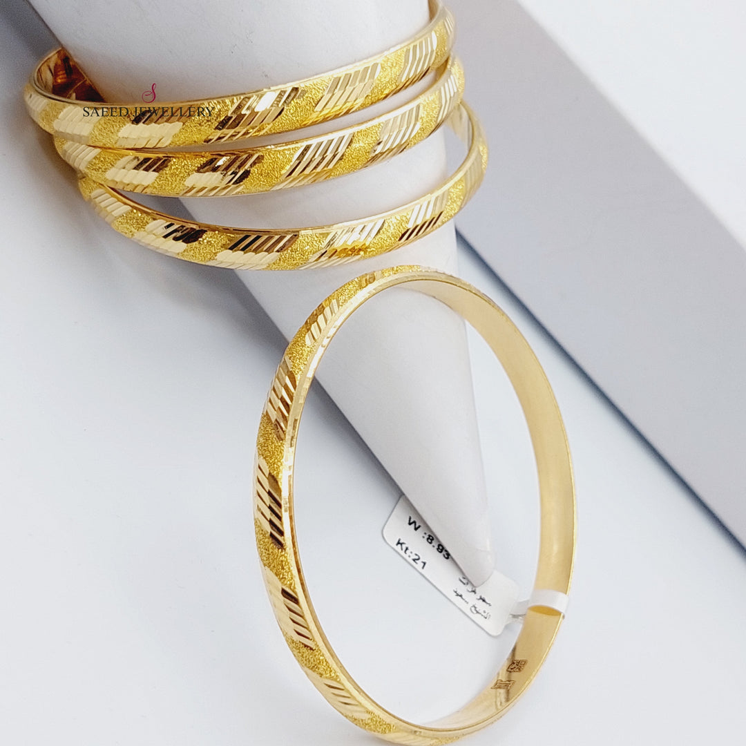 21K Bold Laser Bangle Made of 21K Yellow Gold by Saeed Jewelry-سحبة-ليزر-عريض-1