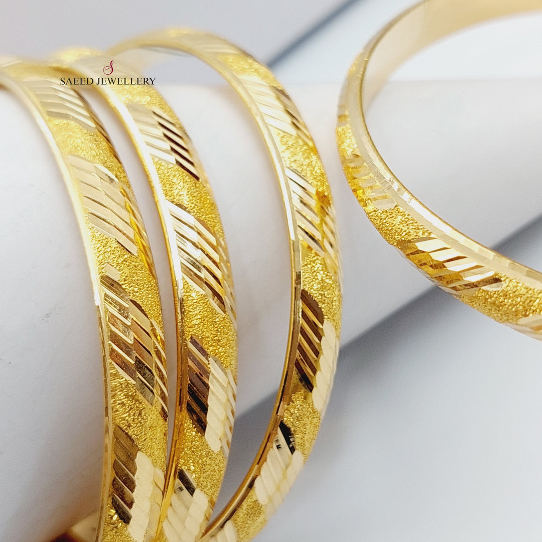 21K Bold Laser Bangle Made of 21K Yellow Gold by Saeed Jewelry-سحبة-ليزر-عريض-1