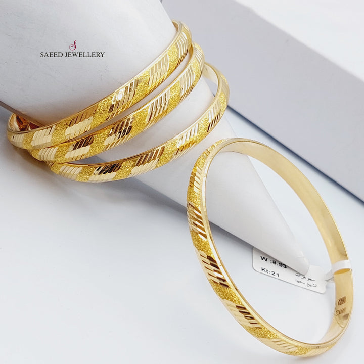 21K Bold Laser Bangle Made of 21K Yellow Gold by Saeed Jewelry-سحبة-ليزر-عريض-1