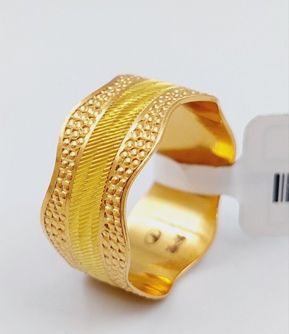 21K CNC Wedding Ring Made of 21K Yellow Gold by Saeed Jewelry-ذبله-سي-ان-سي-موج