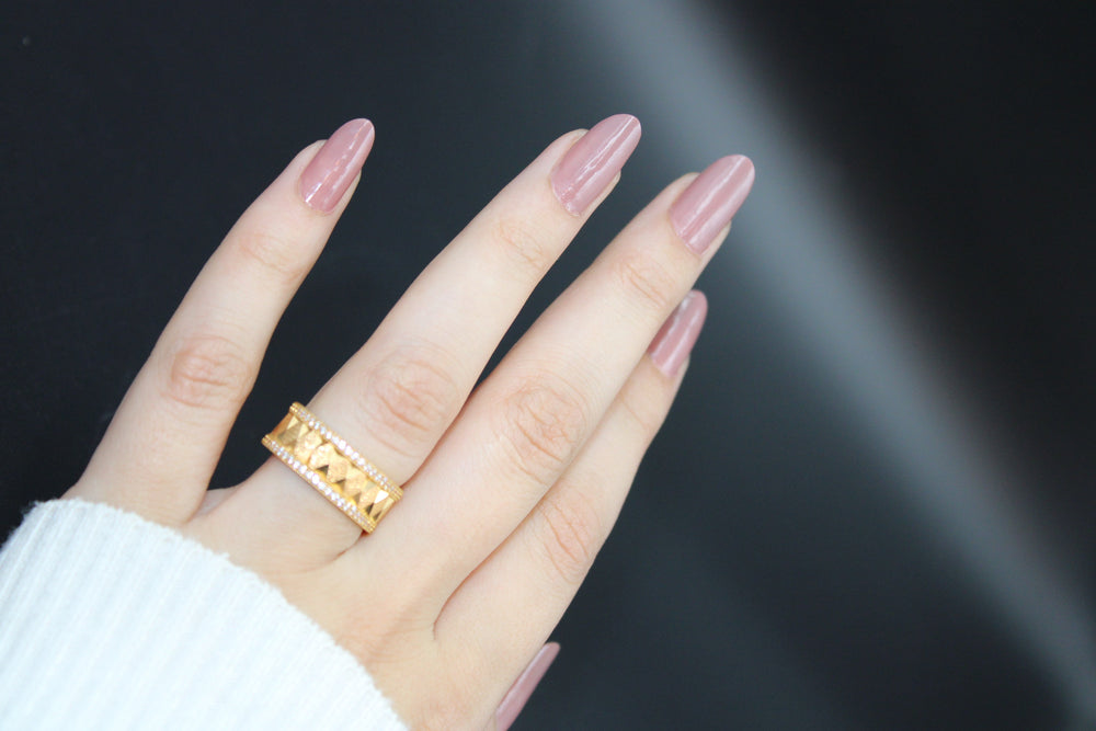 21K Thin Zirconia Wedding Ring Made of 21K Yellow Gold by Saeed Jewelry-ذبلة-اكسترا-محجر