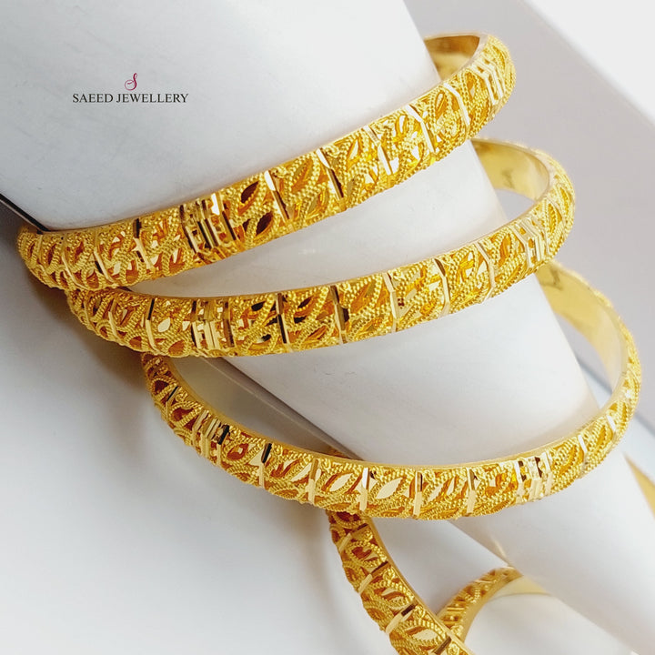 <p style="direction: ltr;">21K Emirati Bangle <span style="font-size: 0.875rem;">Made of 21K Yellow Gold</span> by Saeed Jewelry-سحبة-خليجي