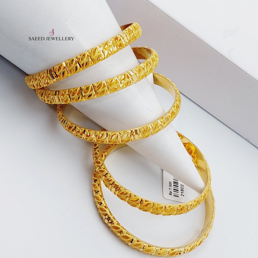 <p style="direction: ltr;">21K Emirati Bangle <span style="font-size: 0.875rem;">Made of 21K Yellow Gold</span> by Saeed Jewelry-سحبة-خليجي